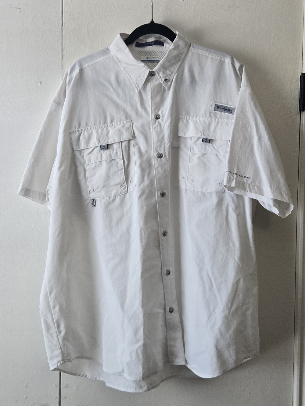 Columbia Men’s White Short-Sleeve Button-Down Fishing Shirt